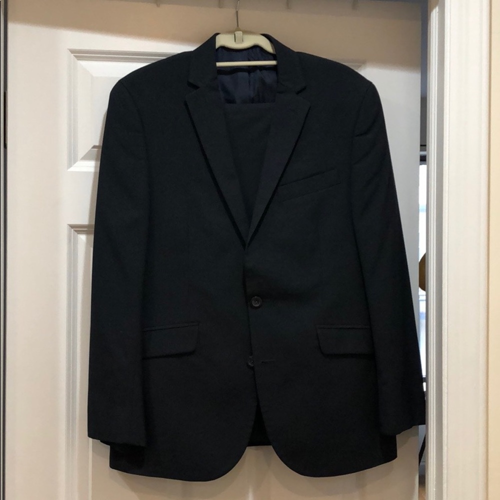 Men’s navy blue suit